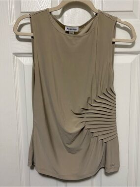 *Calvin Klein Tan Pleated Detail Medium Sleeveless Blouse